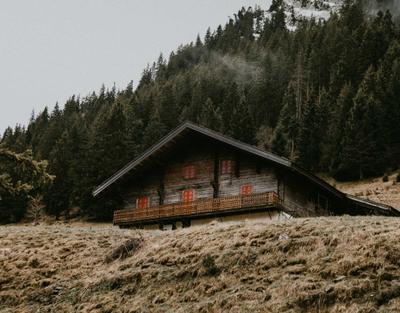Earth Sculptures Pottery & Chalet Retreats